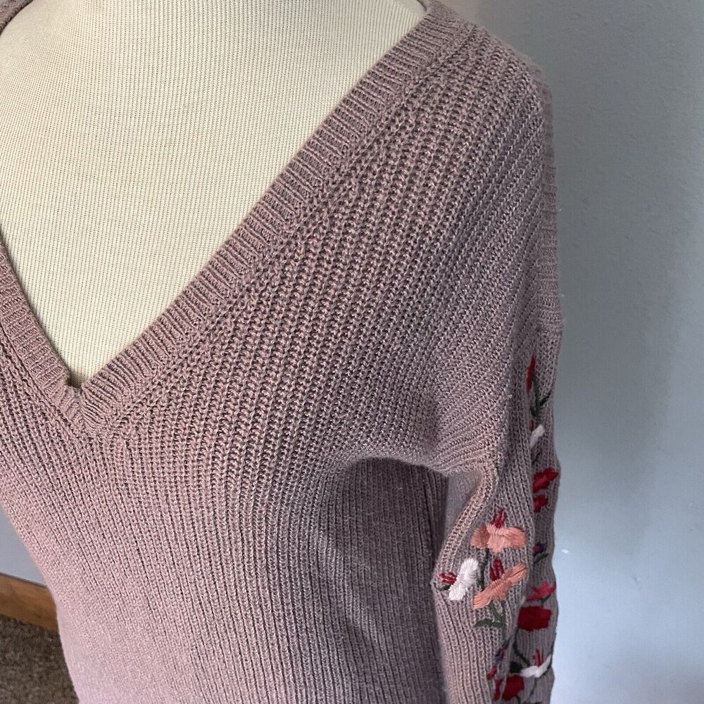 AEO American Eagle Size XS Oversized Floral Embroidered Pink Sweater Wool Blend - Picture 6 of 9